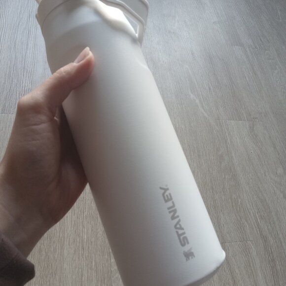 NEW White 24oz. Stanley Waterbottle - Picture 4 of 9